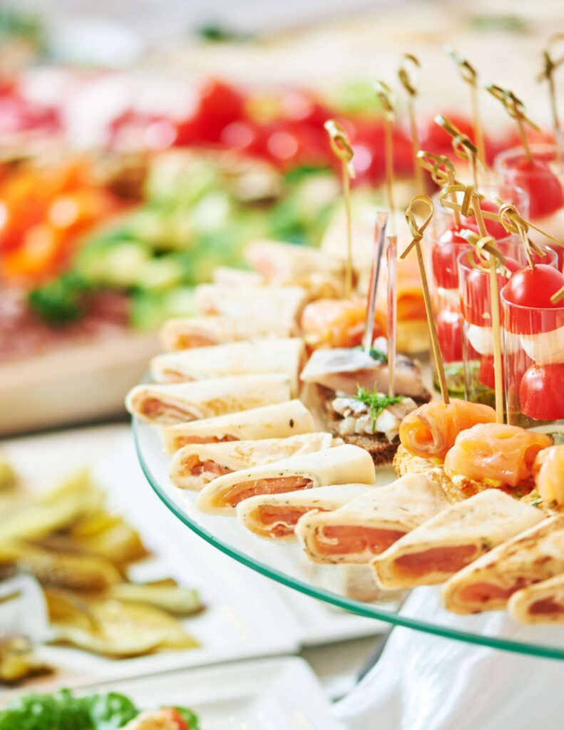 Buffet de pièces cocktail préparé par Saisons Traiteur