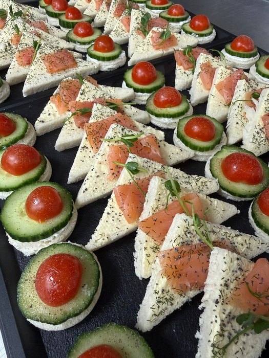 Canapés de saumon fumé et tomate-mozzarella du Cocktail Chic